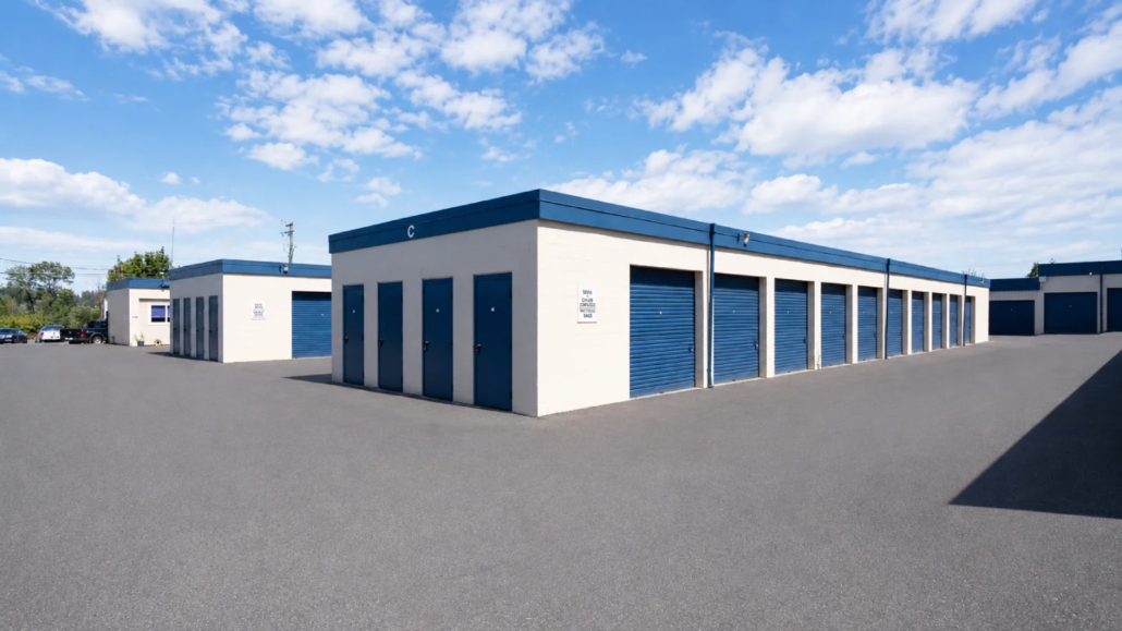 Pacific Rim Storage Courtenay facility with secure drive-up self storage units and blue roll-up doors in Courtenay, BC.